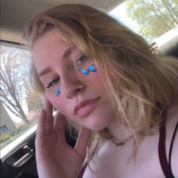 Meet your Posher, Caitlin - Picture 1 of 1